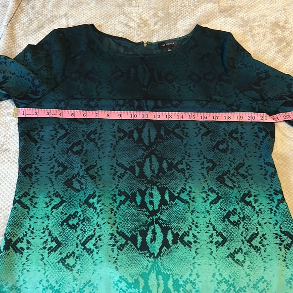 🖤The Limited🖤 Ombré, snake print blouse, size L - Picture 7 of 10
